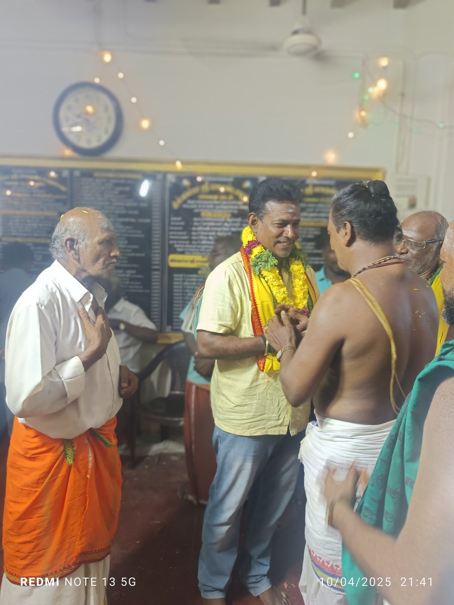RVasdhath's tweet photo. சேலம் கிச்சிப்பா��ையம் விஸ்வகர்மா சமூகத்தால் பங்குனி உத்திரத்தை முன்னிட்டு முருகர் வள்ளி தெய்வானை திரு கல்யாணம் விழா மிகவும் விமர்சனம் மாக நடைபெற்றது இந்த விழாவில் சிறப்பு அழைப்பாளராக கலந்து கொண்டு மகிழ்ந்த போது🙏💕 https://t.co/ogsQzfoMxW