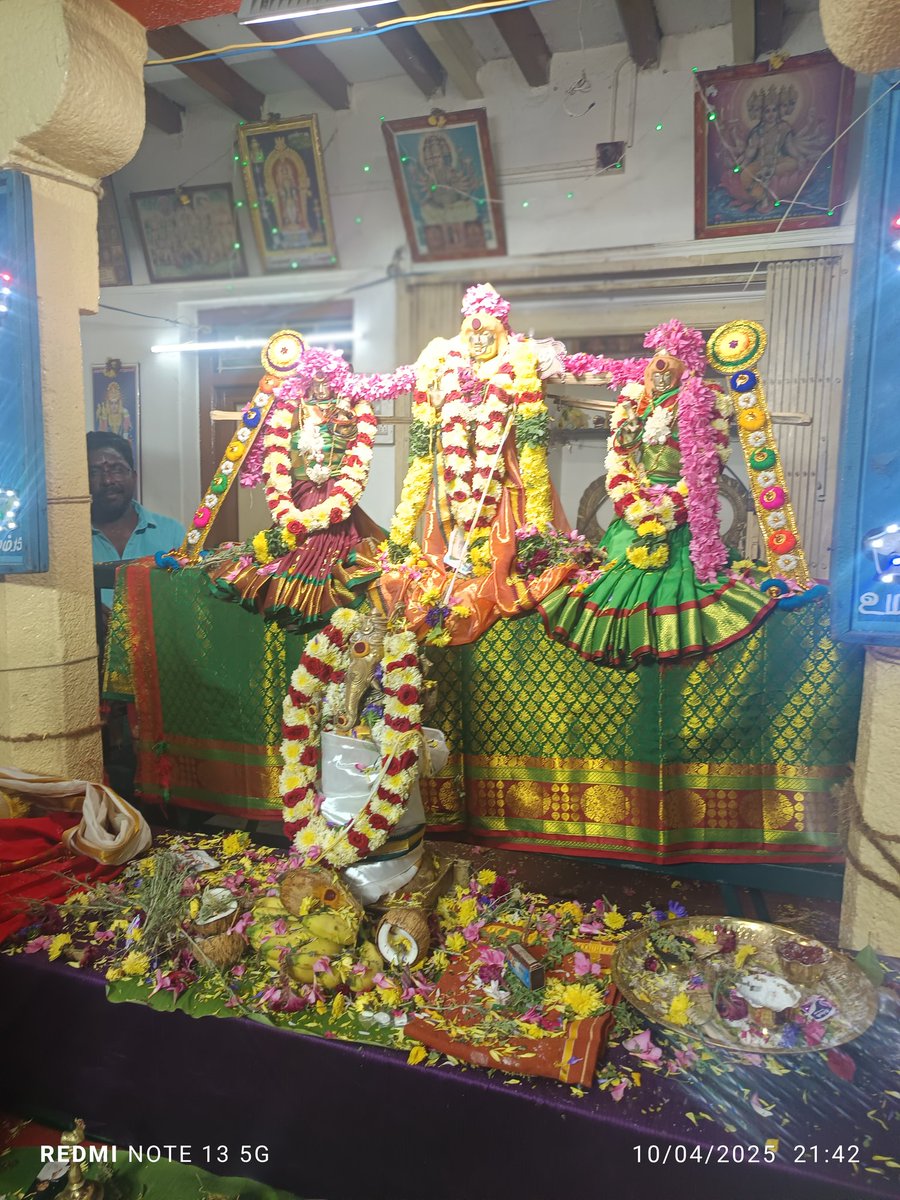 RVasdhath's tweet photo. சேலம் கிச்சிப்பா��ையம் விஸ்வகர்மா சமூகத்தால் பங்குனி உத்திரத்தை முன்னிட்டு முருகர் வள்ளி தெய்வானை திரு கல்யாணம் விழா மிகவும் விமர்சனம் மாக நடைபெற்றது இந்த விழாவில் சிறப்பு அழைப்பாளராக கலந்து கொண்டு மகிழ்ந்த போது🙏💕 https://t.co/ogsQzfoMxW