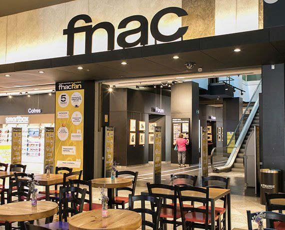 NOMESTAPGETES's tweet photo. 🔴 Encuentran a Laura Palmer sana y salva en FNAC Plaça Catalunya: "Hola" https://t.co/ntDqOunZYf