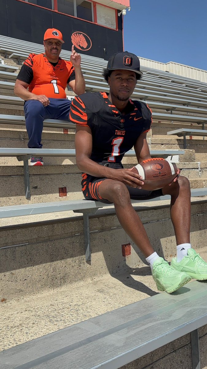 Had a great visit at ECU just wanna thank <a href="/CoachTHendrix/">Aretavious Hendrix</a> had a great time 🐅