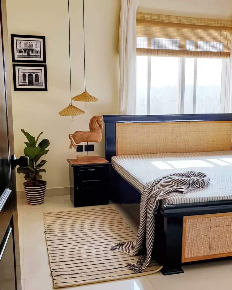 StyledNSpaces's tweet photo. Who knew brown could be so chic?
🛏️ Rich furniture statements
🌾 Natural fiber layering
🍫 Deep accent walls
🍑 Peach+brown tonal pairing
The coziest neutral for bedrooms. #HomeDecor https://t.co/dU9OaO5xuv