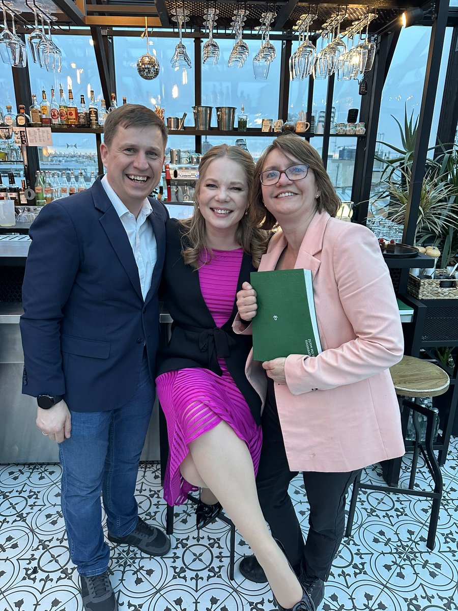 Inese Andersone (@ineseandersone) on Twitter photo Sirsnīgi sveicieni visai eksportētāju kopienai! Ir radīts izcils materiāls ar Latvijas veiksmes stāstiem, ko vest uz tuvām un tālām zemēm! Jūtos gandarīta, ka <a href="/JacketsRedThe/">TheRedJackets</a> asociācija ir izaugusi par jaudīgu sarunas partneri un iedvesmo drosmīgiem lecieniem eksportā! Sirsnīgi sveicieni visai eksportētāju kopienai! Ir radīts izcils materiāls ar Latvijas veiksmes stāstiem, ko vest uz tuvām un tālām zemēm! Jūtos gandarīta, ka <a href="/JacketsRedThe/">TheRedJackets</a> asociācija ir izaugusi par jaudīgu sarunas partneri un iedvesmo drosmīgiem lecieniem eksportā!