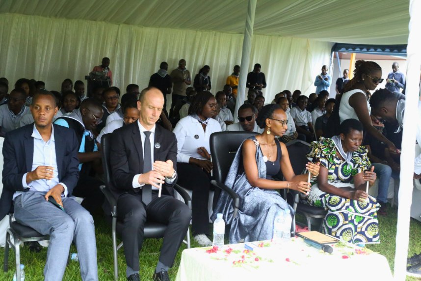 oneacrefundRW's tweet photo. Today, our Kigali Office visited Ntarama Genocide Memorial  for #Kwibuka31 to honor innocent victims of the 1994 Genocide against the Tutsi, learn genocide history of @BugeseraDistr, and stand in solidarity with Rwandans during this time of remembrance. #RememberUniteRenew https://t.co/3T6MmLxziR