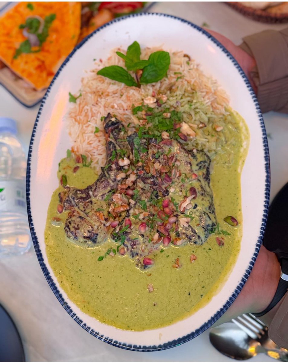 <a href="/REYASHKOM/">ريشكوم</a> 
#ترندالرياض #الهلال_الاتفاق #الرياض #مطاعم 
ريشكوم 
مطعم  متخصص في الريش  بالرياض ويقدم  الريش بصوصات متنوعه الكلاسيك وسبشل 👌

الخدمة ممتازة
وأسعارهم جداً حلوة 
 📍 ( حي المرسلات   ) 
يستحق الزيارة

maps.app.goo.gl/WKrWVz3CcReWzm…