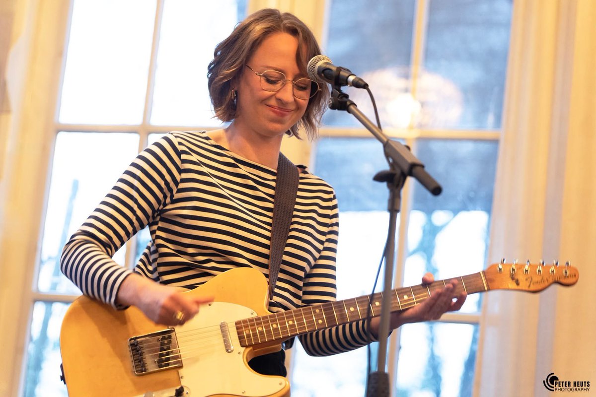 Dat was leuk gister in Utrecht!
Morgenavond speel ik in Emmen, en 20 april in Haarlem. #weeswelkom #nieuwegitaar 

Foto’s: Peter Heuts