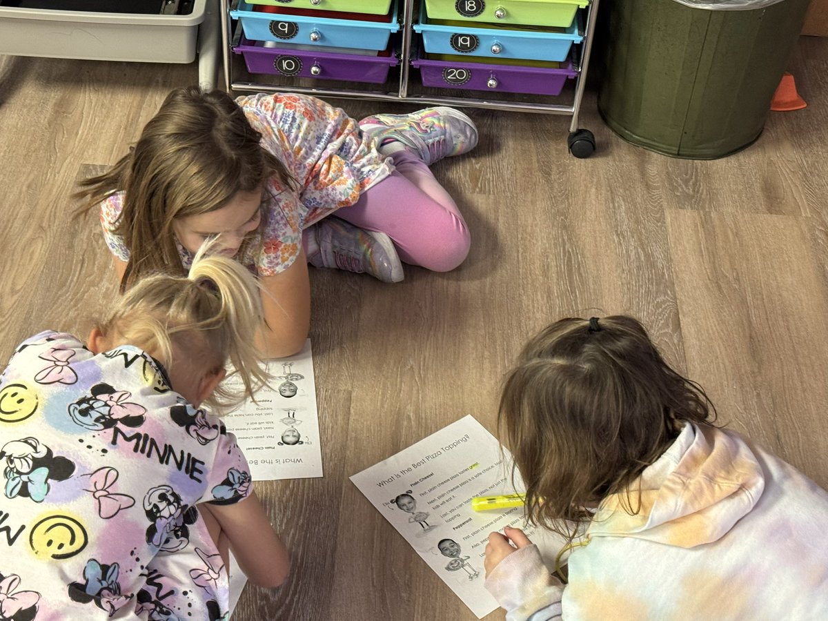 MrsFrench1grade's tweet photo. First graders looking for persuasive words to see if an author can convince them which pizza is the best!
@RichardsonISD #RisdBeTheOne https://t.co/NnJ4wTCYvk