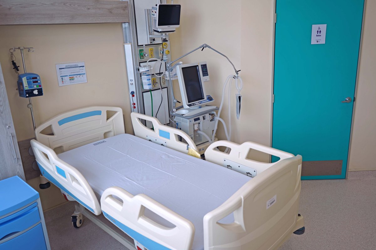 Salud_Guayas's tweet photo. @HGMonteSinai @Salud_Ec @Presidencia_Ec #ElNuevoEcuador | La Unidad de Quemados está integrada por:
✅ 6 box aislados
✅ 1 sala de procedimientos
✅ 1 área de balneoterapia
✅ Estación de enfermería
✅ Área de desechos
✅ Vestidores
✅ Bodega
✅ Lencería
✅ Información
✅Sala de espera
✅ Baños https://t.co/gKWXgYReLh