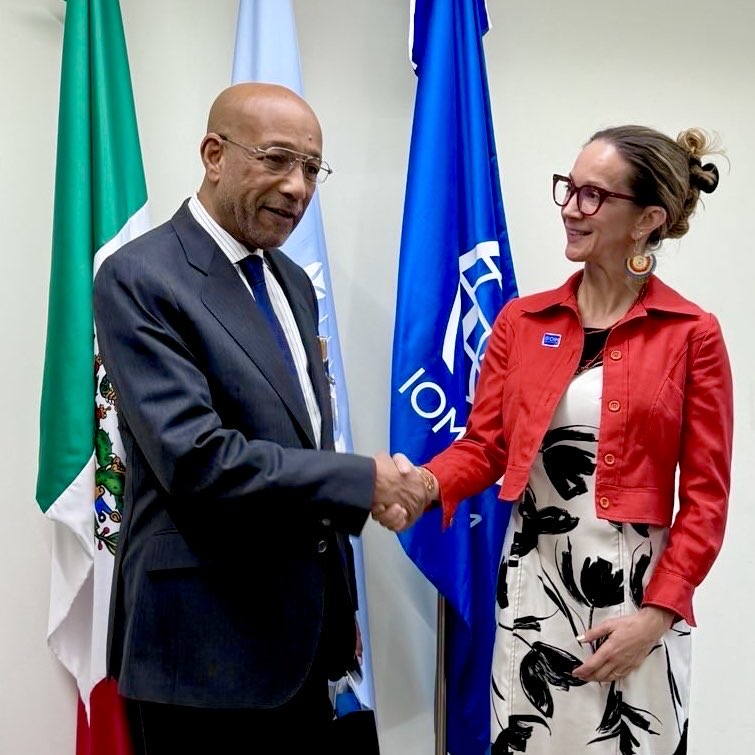 DanaGraberLadek's tweet photo. Desde la #OIMMéxico le damos la bienvenida al nuevo Embajador de 🇭🇹 en 🇲🇽, Hubert Labbé. Tuvimos una conversación sobre las dinámicas migratorias y los perfiles de la población haitiana. Junt@s buscaremos opciones para su regularización y contribución a la sociedad mexicana 🤝✨. https://t.co/Ls4Bu64kSB