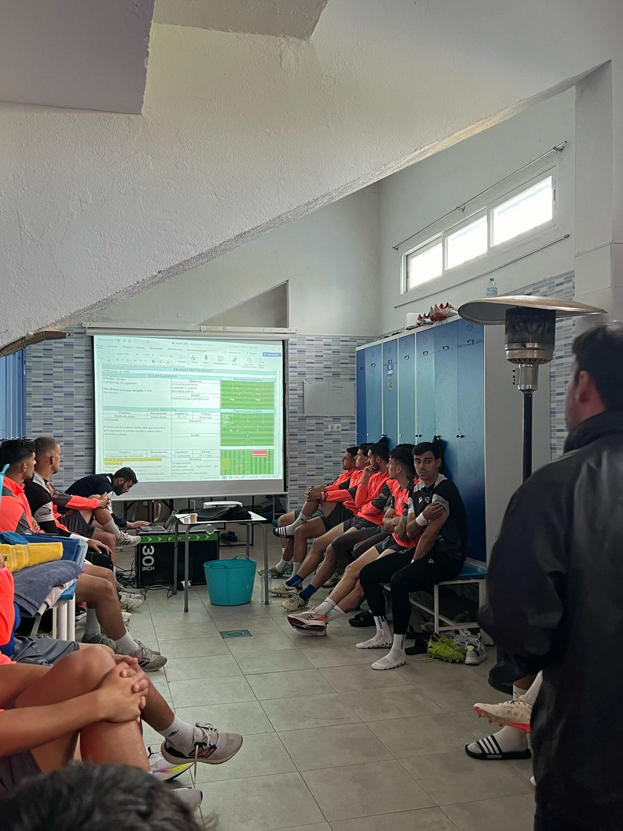 Entrenadores de fútbol Al-Qázeres tweet media