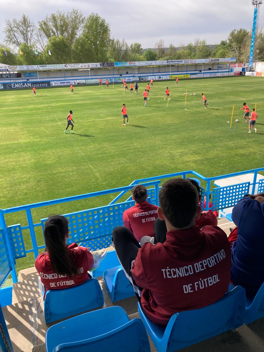 Entrenadores de fútbol Al-Qázeres tweet media