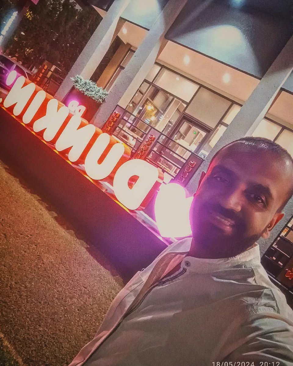 الرادار السعودي (@9ydx1) on Twitter photo تدرون هذا جاء للسعودية ويشتغل في دانكن نجران الحين؟
شروط العمل في السعودية:
اشتمهم ✅
اخواني اصحاب الشركات والجهات ارجوكم افهموا ان ابن الوطن أولى من المسيء اللي من سنوات يشتمك ولا يبيلك الخير
اتمنى منكم التعامل مع هذي الاساءات
<a href="/DunkinDonutsKSA/">دانكن السعودية</a>
<a href="/pss_ar/">رئاسة أمن الدولة</a>
<a href="/emara_najran/">إمارة منطقة نجران</a> تدرون هذا جاء للسعودية ويشتغل في دانكن نجران الحين؟
شروط العمل في السعودية:
اشتمهم ✅
اخواني اصحاب الشركات والجهات ارجوكم افهموا ان ابن الوطن أولى من المسيء اللي من سنوات يشتمك ولا يبيلك الخير
اتمنى منكم التعامل مع هذي الاساءات
<a href="/DunkinDonutsKSA/">دانكن السعودية</a>
<a href="/pss_ar/">رئاسة أمن الدولة</a>
<a href="/emara_najran/">إمارة منطقة نجران</a>
