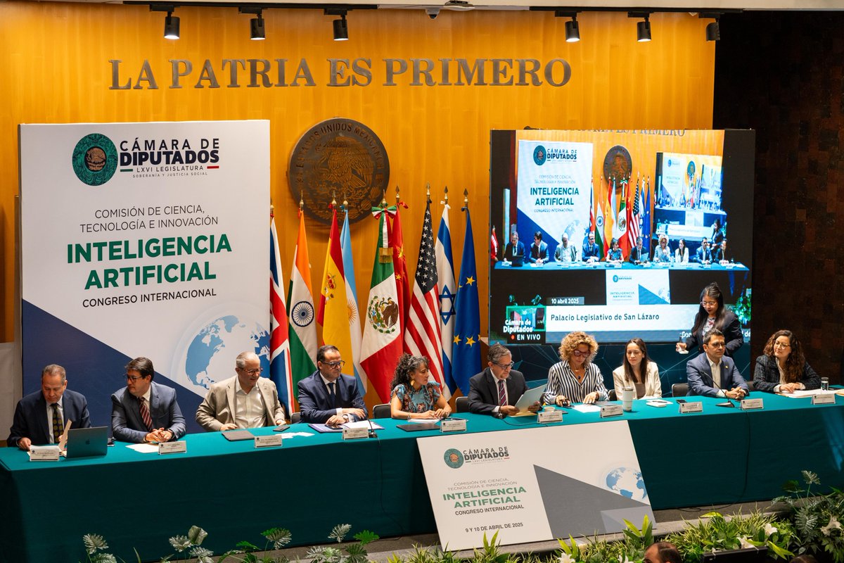 📢 En el panel con el Comisionado <a href="/JulioCBonillaG/">Julio César Bonilla Gutiérrez</a> participan: <a href="/LuisH_Fernandez/">Luis Humberto Fernández</a>; <a href="/sissimpm/">Sissi De La Peña</a>, de @AMCID_MX; Priscila Cruces Aguilar del @TEPJ_informa; <a href="/alelagunes/">Alejandra Lagunes</a>, de <a href="/ANIAMEXICO/">Alianza Nacional de Inteligencia Artificial México</a>; Eleazar Aguirre del #CIC <a href="/IPN_MX/">IPN</a> y <a href="/EPerezGaffney/">Eliana Pérez Gaffney</a>, de <a href="/Meta/">Meta</a>.