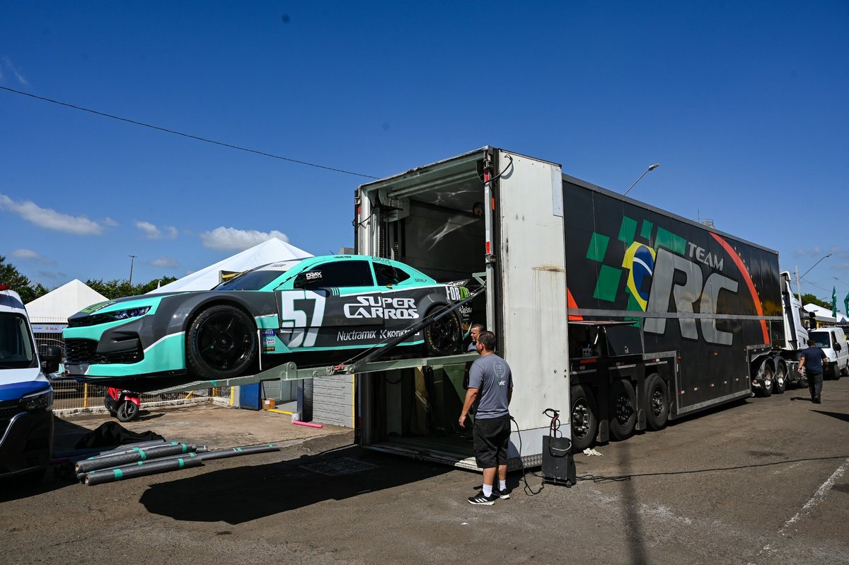 NASCARBrasil's tweet photo. Estamos aqui Londrina! 

Acompanhe cada detalhe das competições em nosso canal do YouTube 🔔

🗓 Etapa 2 |  @autodromodelondrina

🏁 CORRIDA 1 #Sunsetrace
Sábado, 12/04 - 17h30

🏁 CORRIDA 2 
Domingo, 13/04 - 13h00

📷 Luciano Santos e Clayton Medeiros/ @sigcombr

#NASCARBrasil https://t.co/MSE7U3e5XX