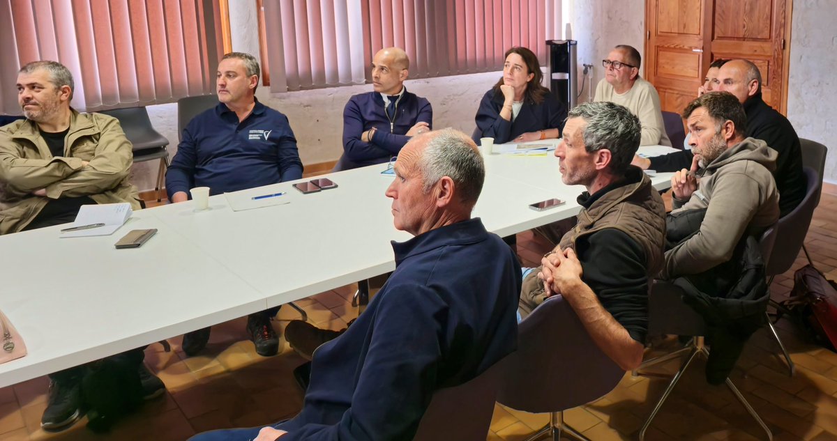 OEHC_'s tweet image. 💠Oghje in Pianottuli è Caldareddu 

💦▶️ Riunione in merria in presenza di a presidente di l’@OEHC_  @VanninaLuzi  pè prisentà l’estensione di e rete in acqua agricula è e sfarente tappe di stu prugettu. 

💧Prugrammazione d’i travaglii

🚜 170 ettare irrigati 💦

#odarc