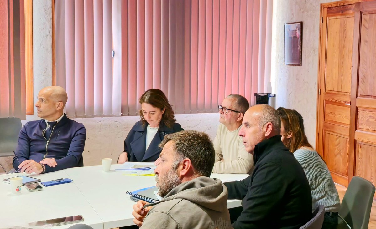 OEHC_'s tweet image. 💠Oghje in Pianottuli è Caldareddu 

💦▶️ Riunione in merria in presenza di a presidente di l’@OEHC_  @VanninaLuzi  pè prisentà l’estensione di e rete in acqua agricula è e sfarente tappe di stu prugettu. 

💧Prugrammazione d’i travaglii

🚜 170 ettare irrigati 💦

#odarc