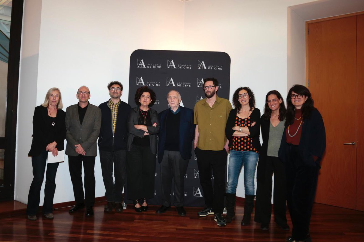 Academiadecine's tweet photo. .@quepo_org, productora sin ánimo de lucro que impulsa películas que funcionan como herramientas de transformación utilizando el lenguaje cinematográfico, recibe el Premio González Sinde 2025 de la Academia de Cine. https://t.co/bglVTUNP1C