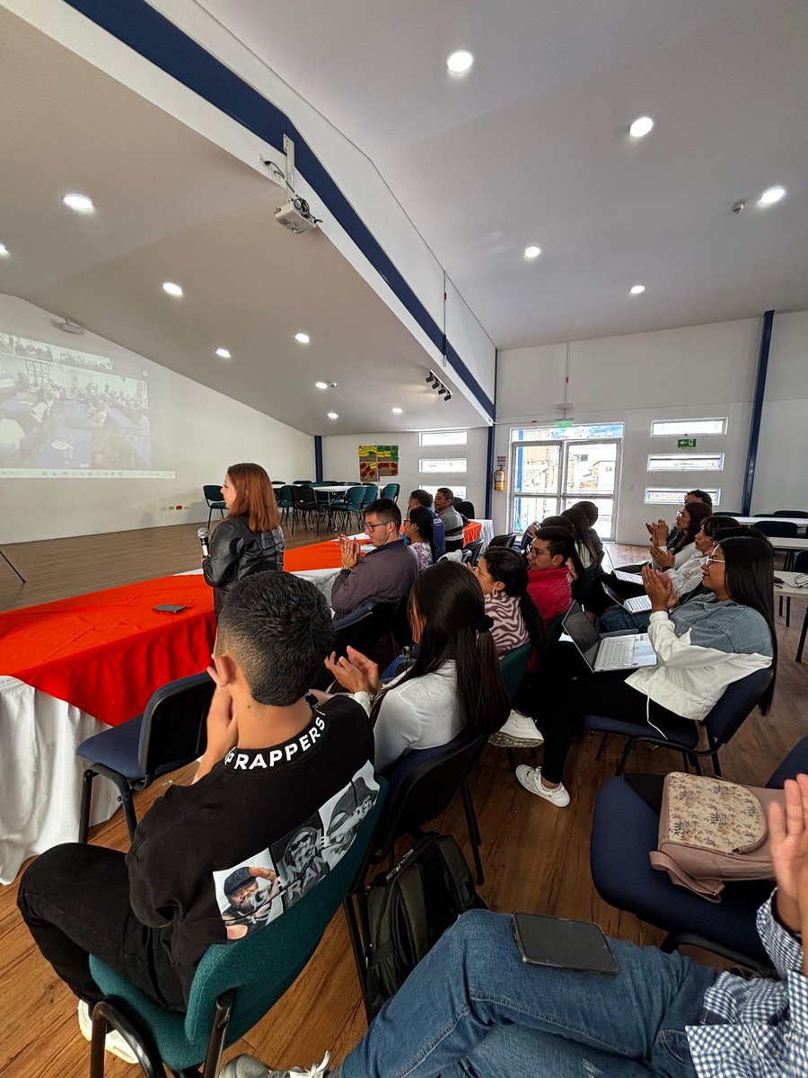 Aleja_Or8's tweet photo. @ElOIRdelaRegion CCAV Pasto #ZonaCentroSur presente en el conversatorio estudiantil dentro del  #DespliegueEstratégico2025 🤓💪🏼 https://t.co/FiKCWvQJPr
