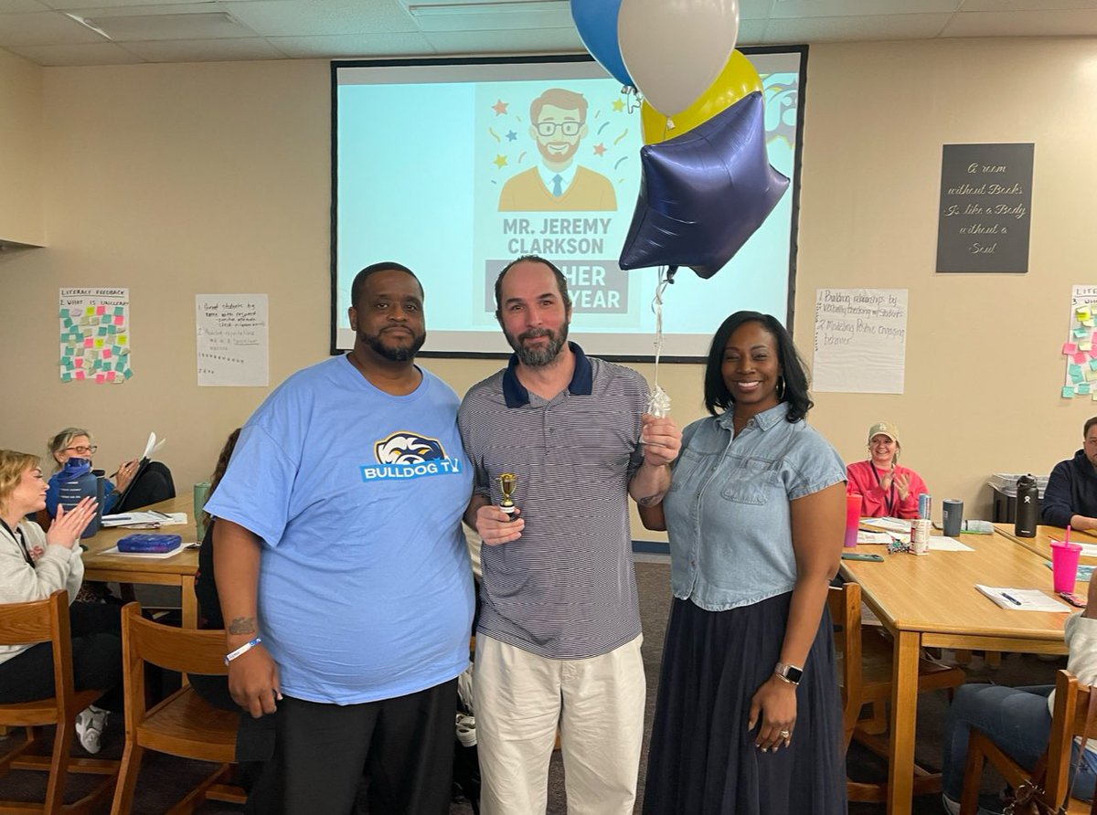 GHS_GrandviewC4's tweet photo. Huge congratulations to our Teacher of the Year Mr. Jeremy Clarkson and our Support Staff of the Year Sergeant Lenz! Your dedication, passion and commitment to Grandview High School do not go unnoticed. Thank you for being shining examples of excellence! #GHSPRIDE #PushBoundaries https://t.co/ewojtaZMOF