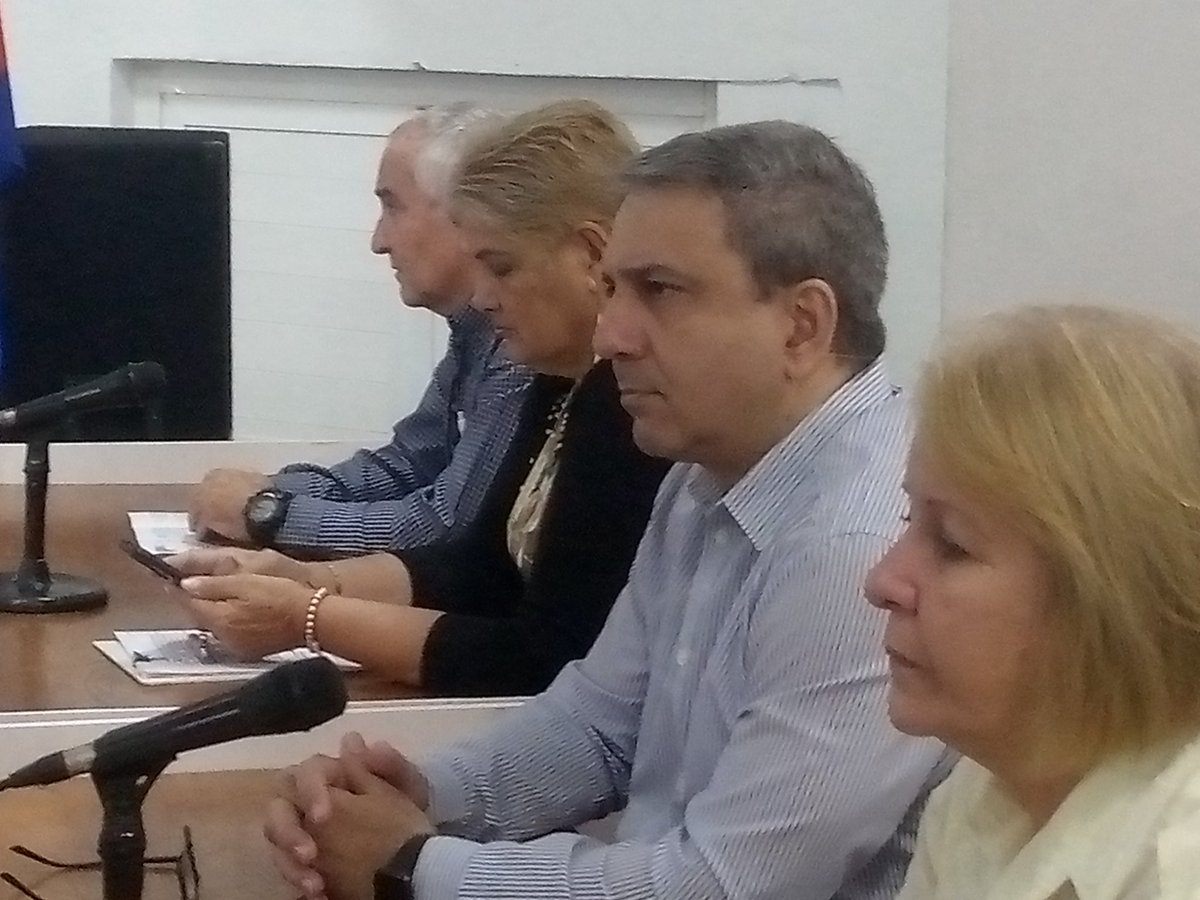 CubaMES's tweet photo. El Ministro @WalterBG_MES  #hoy realiza visita a la @universidad_um. Intercambió con estudiantes y profesores sobre el perfeccionamiento y calidad de los procesos universitarios. Participó en la jornada de Puertas Abiertas vinculada a la Termoeléctrica Guiteras. #Cuba 
📷#UM https://t.co/sYQj1gAX2s