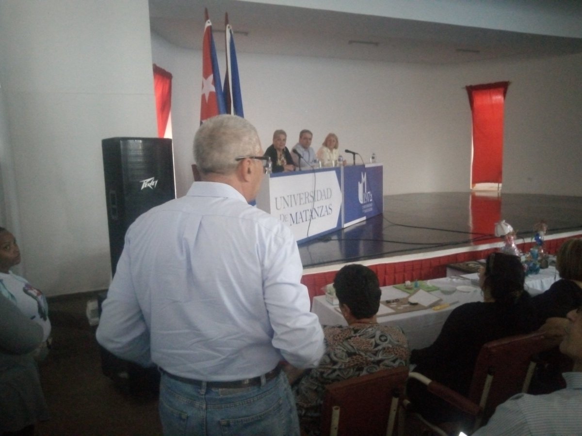CubaMES's tweet photo. El Ministro @WalterBG_MES  #hoy realiza visita a la @universidad_um. Intercambió con estudiantes y profesores sobre el perfeccionamiento y calidad de los procesos universitarios. Participó en la jornada de Puertas Abiertas vinculada a la Termoeléctrica Guiteras. #Cuba 
📷#UM https://t.co/sYQj1gAX2s