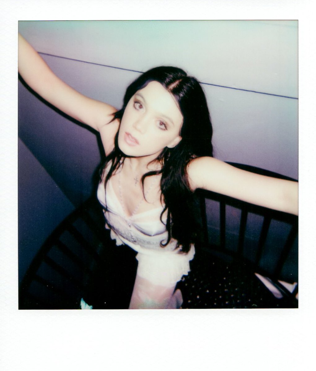 alessir0se's tweet photo. some polaroids from last night courtesy of miss sophie scott 👄 https://t.co/2Up8biyfaL