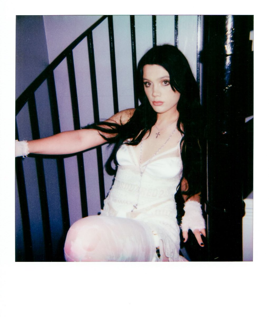 alessir0se's tweet photo. some polaroids from last night courtesy of miss sophie scott 👄 https://t.co/2Up8biyfaL