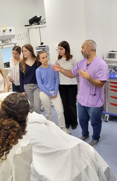 🟠 VISITA FACULTAT DE MEDICINA

L'alumnat de 2n de Batxillerat de Ciències ha visitat avui la facultat de Medicina @medicinauib 🏥💊🧪

✨Un poc més a prop del seu somni!! ✨

@medicinauib
@serasuib
<a href="/UIBuniversitat/">Universitat de les Illes Balears - UIB</a> 
#BACMontesión
#EducaciónJesuitas