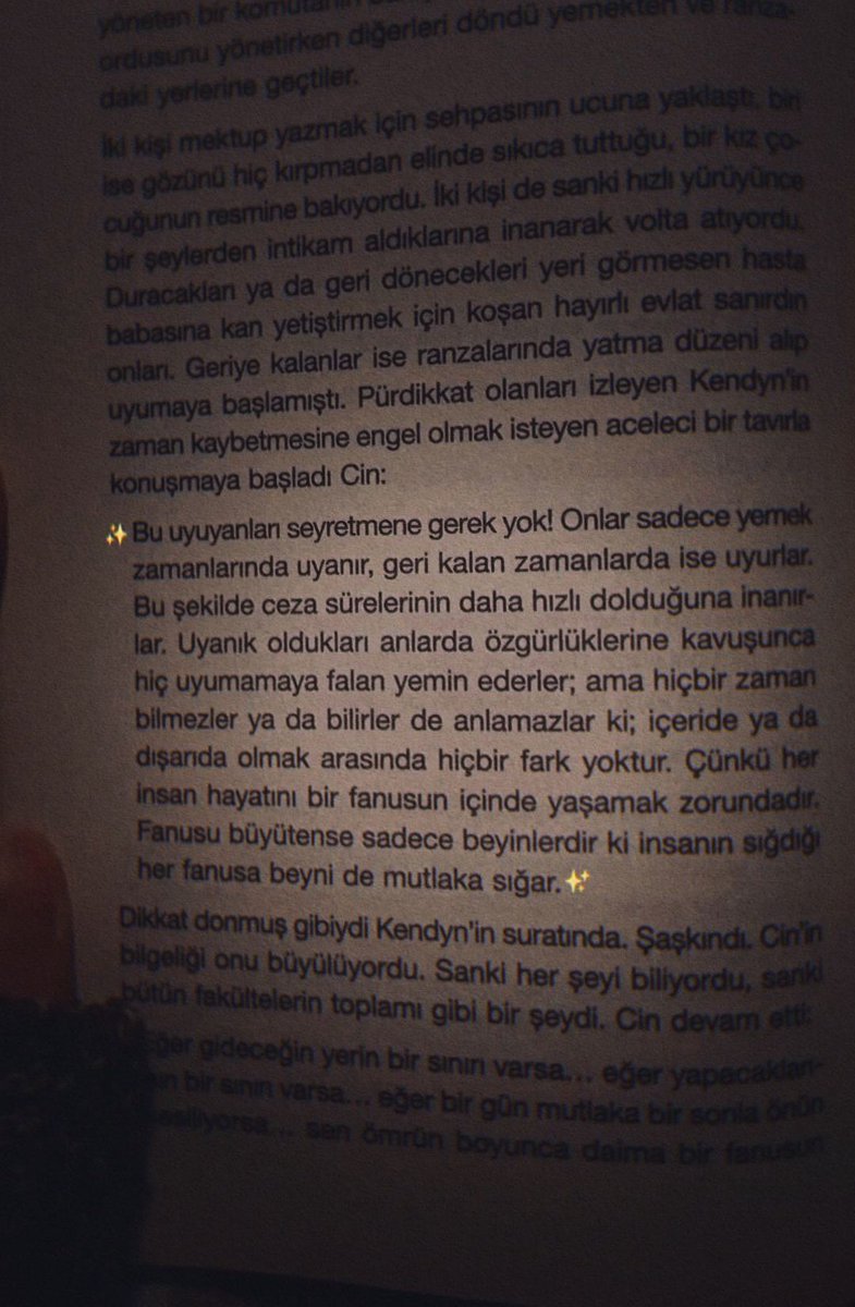 5•|Sadece Aptallar 8 Saat Uyur 
"Bu uyuyanları seyretmeye gerek yok...Çünkü her insan hayatını bir fanusun içinde yaşamak zorundadır. Fanusu büyütense sadece beyinleridir ki insanın sığdığı her fanusa beyni de mutlaka sığar."
#kitap #kitaptavsiyesi