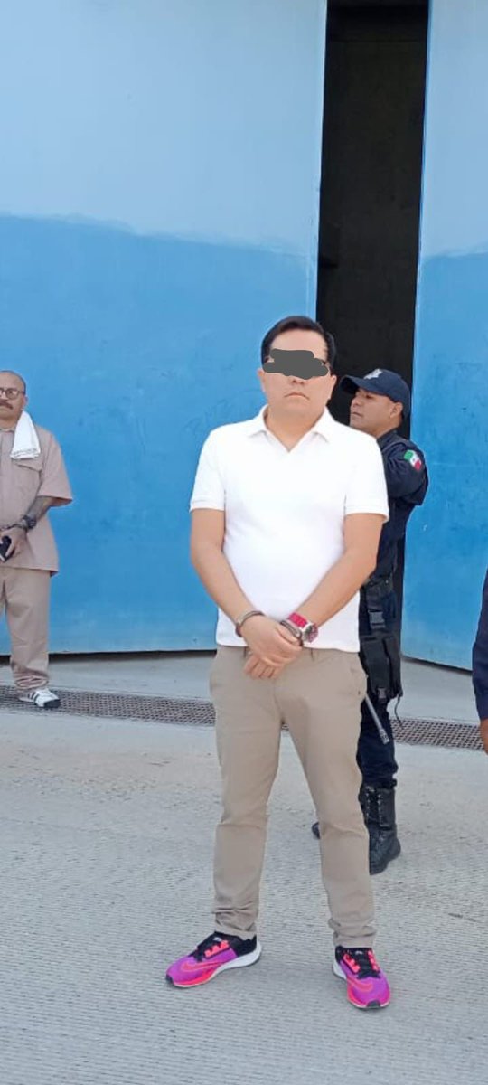Una Persona Privada de su Libertad (PPL) identificada como Óscar Mario L. C. se fugó cuando se encontraba recibiendo atención médica en la cínica de Especialidades del Valle en Tlacolula de Matamoros. 

Hasta ese lugar arribó un sujeto armado a bordo de una motocicleta dorada con