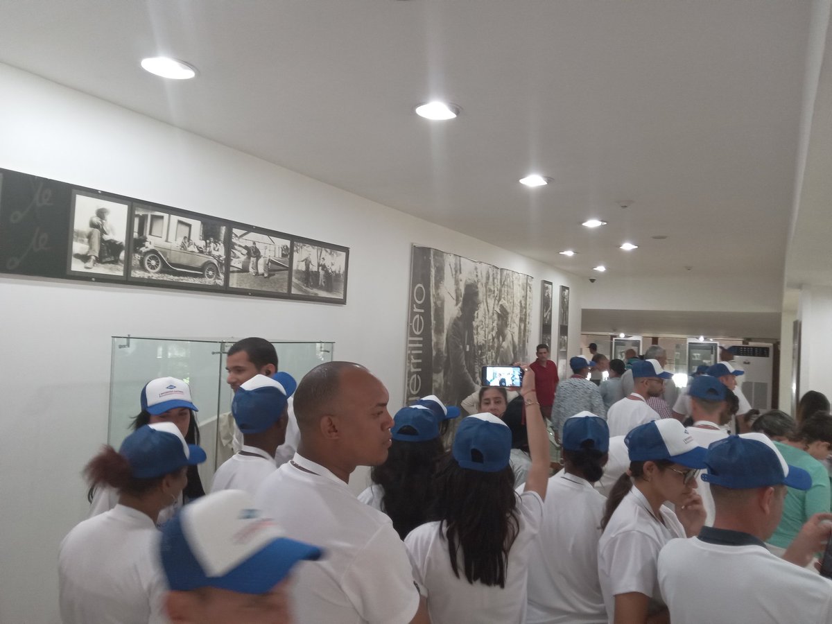 Eiphhuebgpesp4's tweet photo. Finaliza el 1er Encuentro Nacional de Jóvenes Hidráulicos con las visitas a los lugares históricos de la ciudad de Santa Clara, entre ellos: el Memorial Ernesto Ché Guevara y el Museo del Tren Blindado.
#HolguínSí
#redhidraulicadejuventudes
#Raudal
#UEBGP https://t.co/e1ccSw02rB