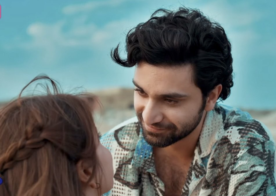 FROM : kiun mohabbat pe yakeen nahi tumko?
TO : haan mohabbat pe yakeen hai mujhko.