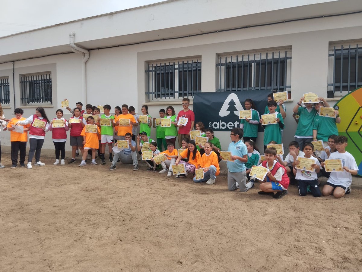 saludtorvis's tweet photo. 🏅💙 Hoy hemos vivido una jornada maravillosa en las IV Olimpiadas Escolares organizadas por @Inclusivesvva .Hemos compartido juegos, risas y compañerismo con sus compañeros y compañeras del CEE. #Inclusion https://t.co/4aNHUZ0P1k