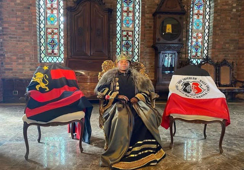 PE_History's tweet photo. Registros indicam que o rei Mansa Abubakari II, do Império do Mali, teria chegado ao litoral do atual Recife em 1312 — séculos antes dos europeus. https://t.co/zacqdjWcFT
