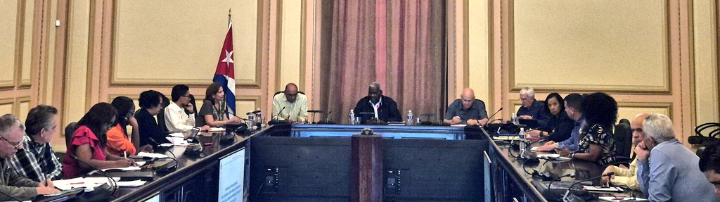 AsambleaCuba's tweet photo. Esteban Lazo preside chequeo parcial por comisiones de @AsambleaCuba🇨🇺 de acuerdo de la Asamblea Nacional del #PoderPopular sobre objetivos del Programa de @GobiernoCuba; relacionado con el @minalcuba; con la participación de @anamarianpp, @JorgeLuisTapiaF y @AlbertoLopezcu https://t.co/g229vHs5za