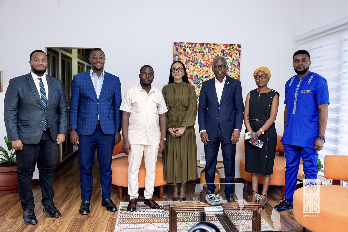 PNUDRDC's tweet photo. En appui à la politique jeunesse de la RDC, le PNUD RDC accompagne les jeunes congolais au Forum ECOSOC à New York. 

C’est dans ce cadre que le Représentant Résident du PNUD RDC🇺🇳🇨🇩, M. @DamienMama , a reçu ce jeudi 10 avril 2025 une délégation de jeunes congolais désignés par le Ministère @jeunesseEP_RDC de la Jeunesse et de l’Éveil patriotique pour représenter la République Démocratique du Congo au Forum Économique et Social des Jeunes (#ECOSOC ), prévu du 15 au 17 avril 2025 à New York.

En assurant la prise en charge de ces jeunes, le PNUD RDC réaffirme son engagement en faveur de l’autonomisation des jeunes et du renforcement de leur participation active aux instances de décision.

À travers leur participation, ces jeunes ambassadeurs porteront haut la voix de la jeunesse congolaise sur la scène internationale, en abordant les enjeux majeurs de développement durable, de paix, d’emploi et d’innovation.