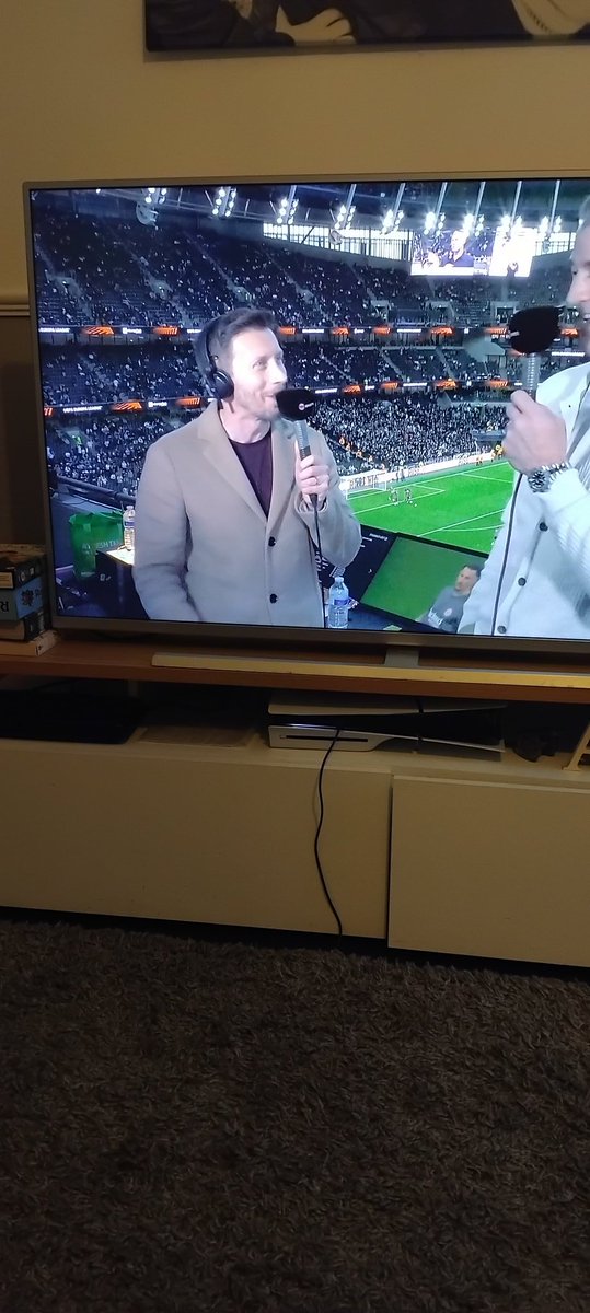 Telafc71's tweet photo. @sammatterface mate im loving the del boy coat 😂😂😂 https://t.co/2MObJNy99a
