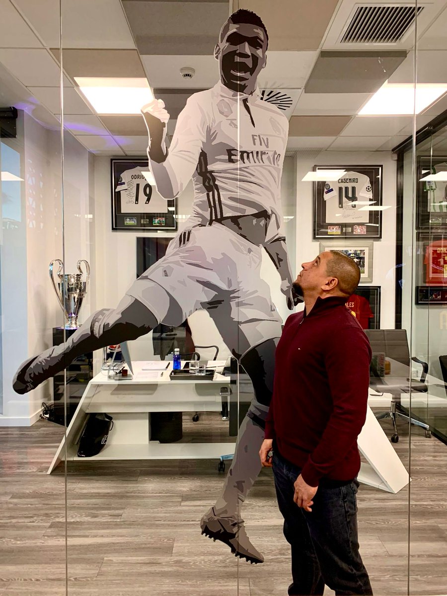 Best Of You Sports (@bestofyousports) on Twitter photo 😂 No existe una foto mejor para celebrar tu cumpleaños, <a href="/Oficial_RC3/">Roberto Carlos</a>: del mejor 5️⃣ del mundo al mejor 3️⃣ de la historia ...¡¡ intenta buscarla, que no la vas a encontrar, lindo !! 😂 No existe una foto mejor para celebrar tu cumpleaños, <a href="/Oficial_RC3/">Roberto Carlos</a>: del mejor 5️⃣ del mundo al mejor 3️⃣ de la historia ...¡¡ intenta buscarla, que no la vas a encontrar, lindo !!