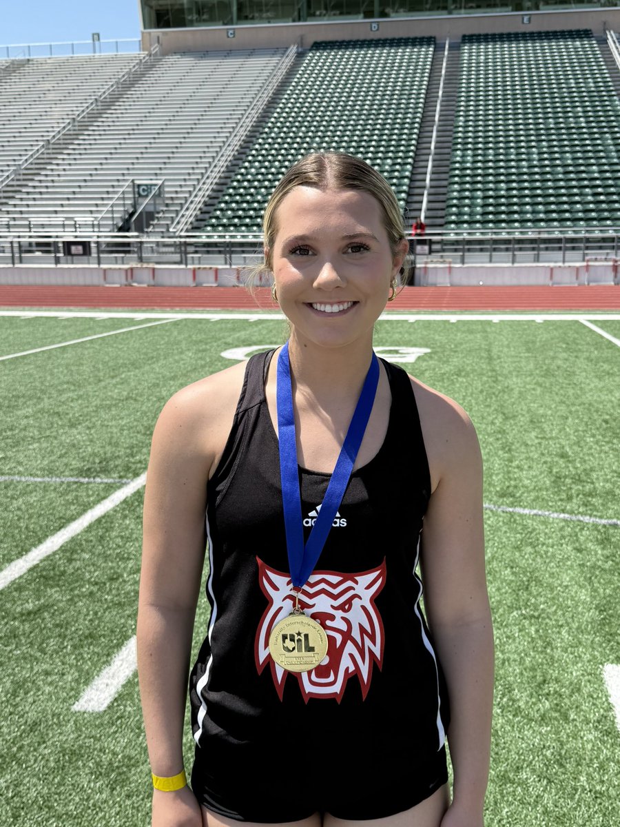 🚨RECORD ALERT!🚨
Congratulations to Junior Gracie Thompson for breaking her OWN School Record in the Pole Vault, and qualifying for the Regional Track Meet!

We are so proud of you!
#ToeTheLine