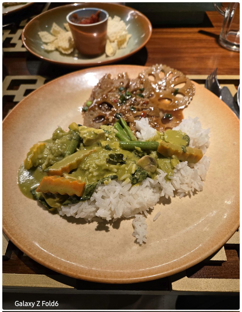 Offshorebuoy's tweet photo. Easy dinner followed by Bachelorr's mango &amp; ice cream.... https://t.co/0OsBpSOu9b