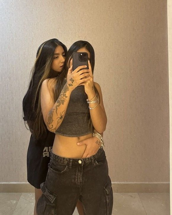 women loving women (@wlwpicz) on Twitter photo 