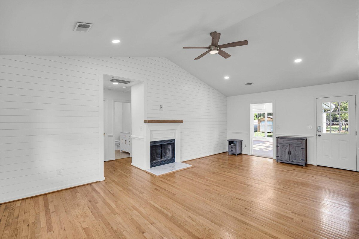 TroyPhillips33's tweet photo. 217 Mini Farm Rd, Bonneau, SC 29431 Just Hit the Market!

🛏 4
🛁 3.0
🏡 1,970
❤️ $550,000
Take a look at this incredible place!: https://t.co/JkzkN0xfhP https://t.co/VBHc8CERPK