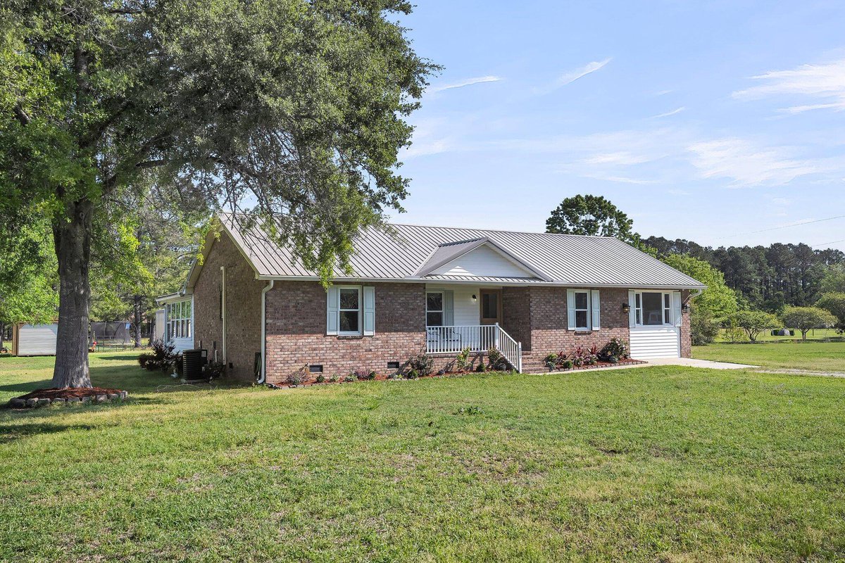 TroyPhillips33's tweet photo. 217 Mini Farm Rd, Bonneau, SC 29431 Just Hit the Market!

🛏 4
🛁 3.0
🏡 1,970
❤️ $550,000
Take a look at this incredible place!: https://t.co/JkzkN0xfhP https://t.co/VBHc8CERPK