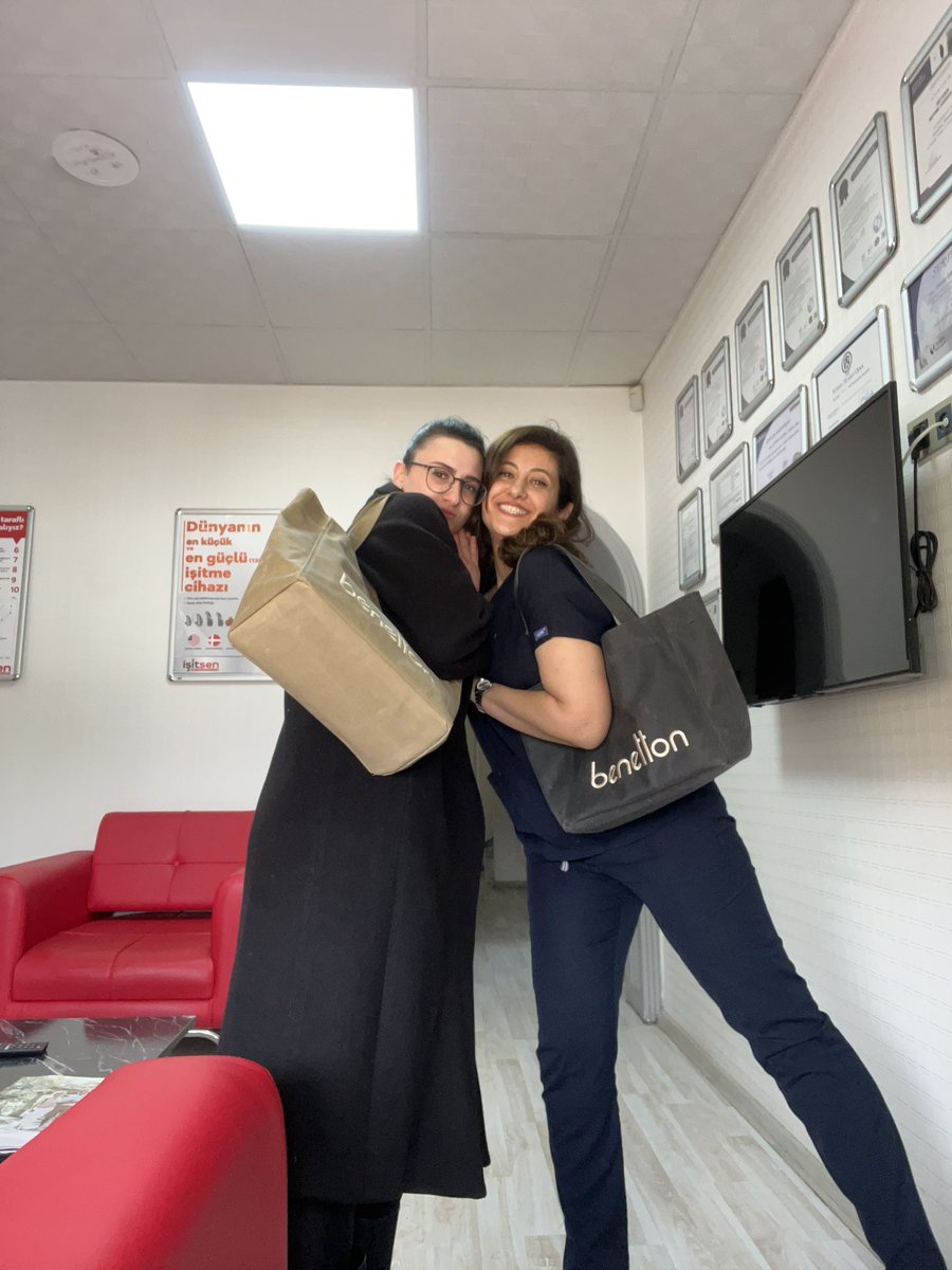 deryaakpln's tweet photo. Ben aldım sende al arkadaşlığı🫶🏼👭🏽💼 @Almiraynlu https://t.co/6r7q0qP2Os