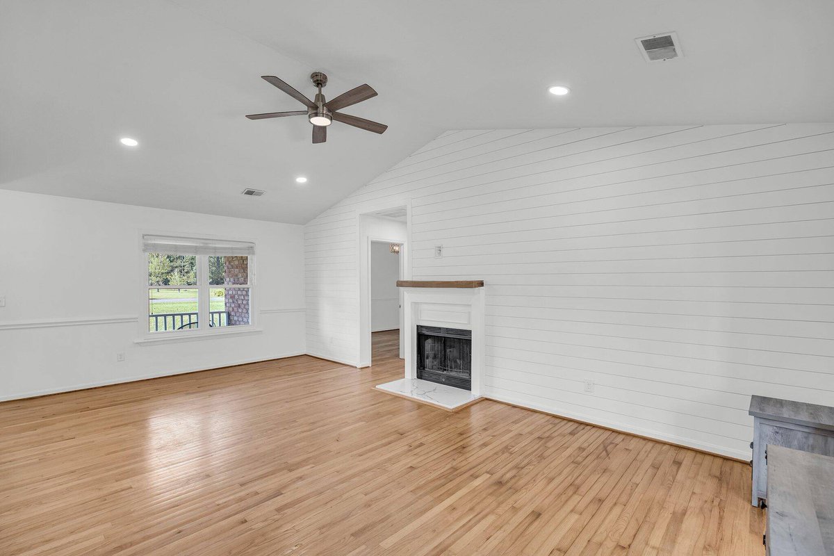 TroyPhillips33's tweet photo. 217 Mini Farm Rd, Bonneau, SC 29431 Just Hit the Market!

🛏 4
🛁 3.0
🏡 1,970
❤️ $550,000
Take a look at this incredible place!: https://t.co/JkzkN0xfhP https://t.co/VBHc8CERPK