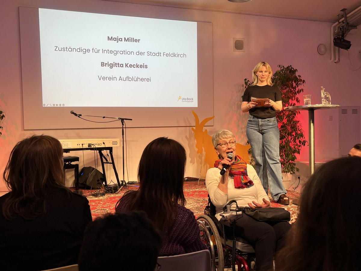 LandauDaniel's tweet photo. Ehrenamt, zu helfen, wiederholt und unentgeltlich. Wer auch immer mit dem Thema etwas vertraut ist, weiß, was Ehrenamt für Ressourcen braucht. Und das alles noch dazu im Kontext Flucht und Ankommen.
Genau das wird beim #Bockpreis vor den Vorhang geholt… https://t.co/yqygCfV4lM