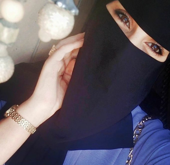 الشخص المناسب يجعلك 
 تقع في الحب ثلاث مرات
مره في حبه هو ❤️
مره في حب نفسك
 ومره في حب الحياة !!
يبقى الحب مجرد كلمة ..حتى يأتي الشخص المناسب 
                       فيعطيك معناها...💞