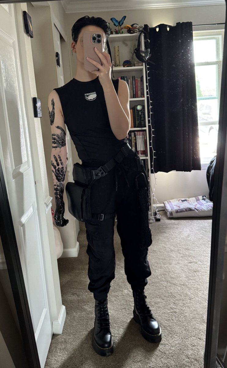 Been so deep in the Death Stranding brainrot thanks to Vee’s Jayvik au and the trailers for DS2 that I had to create a fit 🖤 love this game to pieces