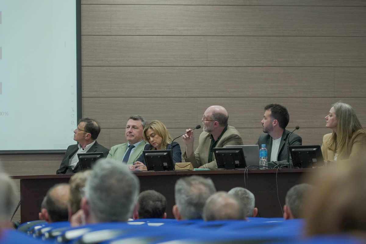 Pascual_SH's tweet photo. Interviniendo en la II Asamblea Nacional del Coeficiente Reductor de Jubilación de los trabajadores de la Industria Química y del Refino, organizada por @STR_Sindicato en la ciudad de #Cartagena 🇪🇸🛢️⚗️

#CoeficienteReductorSTR