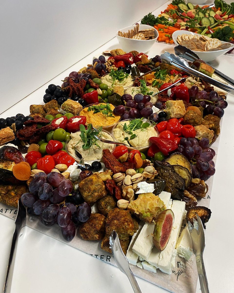 SmearedApron's tweet photo. Muffin tops! I love a vegetable &amp; fruit charcuterie board with dips, bits and something to sip 😋! #freshairday 

#charcuterie #smearedapron #dontcrowdme #foodie https://t.co/nlqnxVsJNC