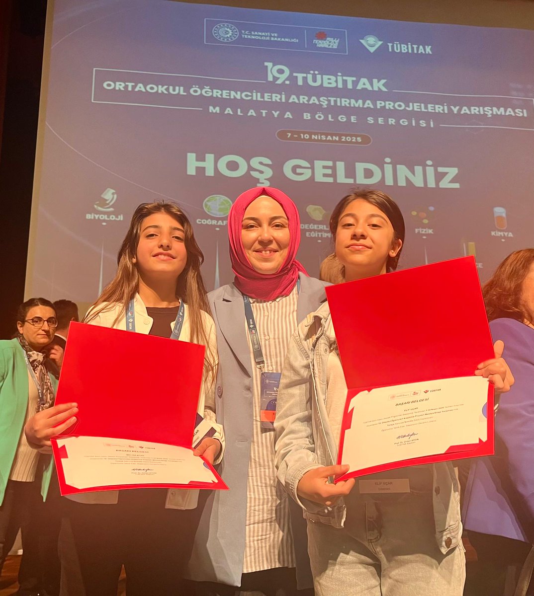 sairnabioo's tweet photo. 19.TÜBİTAK Ortaokul öğrencileri Araştırma Projeleri Yarışmasında Okulumuzdan Büyük Başarı!! Öğrencilerimiz Türkçe Alanında Bölge https://t.co/98TM0DF8eZ oldular🥈🏆🏆 @hasansildak @ASultanoglu63 @sanliurfammem63 @mserkansahin @HaliliyeMem @Mvural63 @rac_iper @elif287 @bigepurfa https://t.co/2plYkGUtFv
